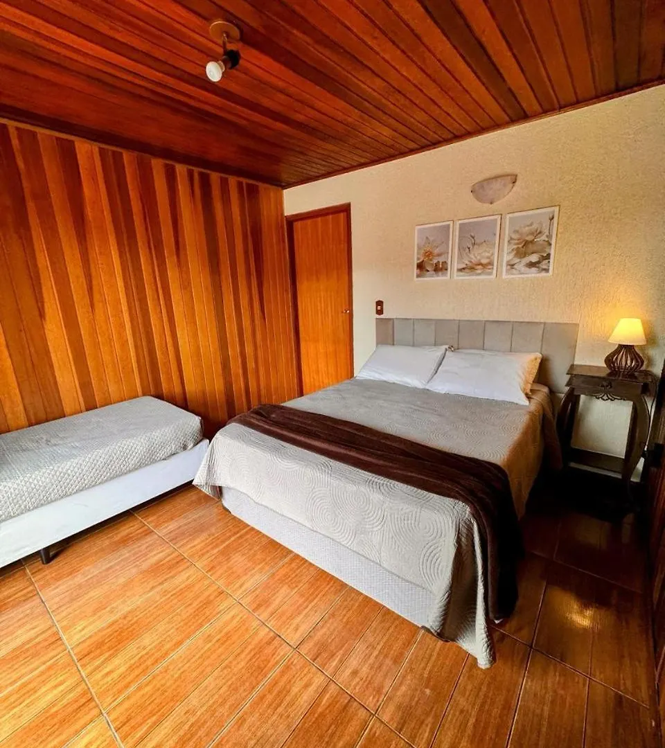 Casa de hóspedes Araucária Suítes Campos do Jordão